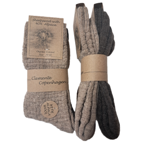 Tynde alpakastr�mper med strukturstrik